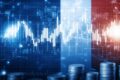 Gráfico mostra bandeira da França com seta descendente indicando rebaixamento de perspectiva pela Fitch