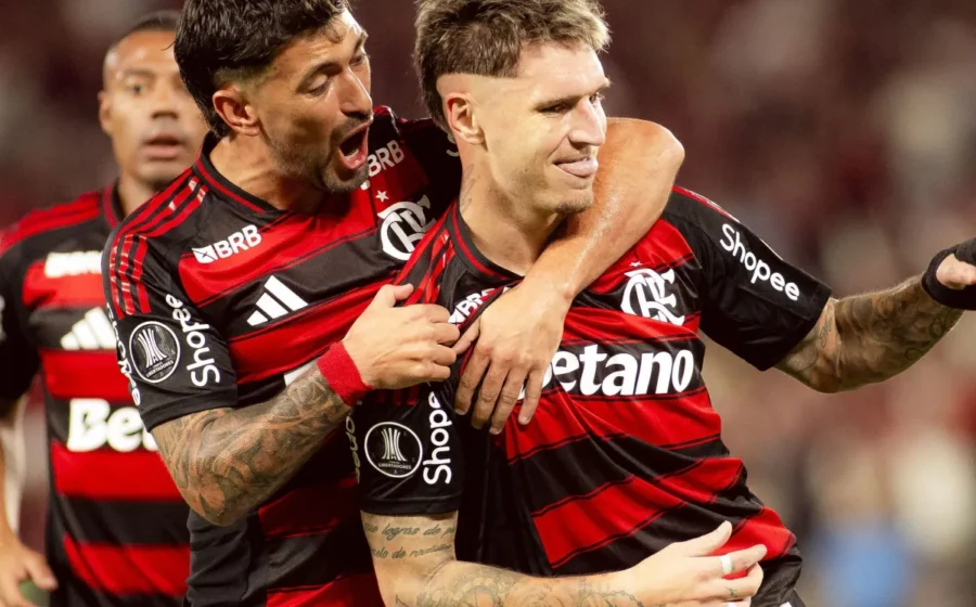 Marcos Rojo com camisa do Estudiantes e logotipo da Conmebol, representando disputa jurídica da Libertadores