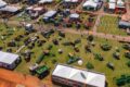 Flávio Bolsonaro e artistas sertanejos como Gusttavo Lima e Zezé Di Camargo em fazenda no interior de Goiás