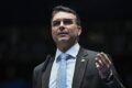 Flávio Bolsonaro em coletiva no Senado contesta resultado eleitoral e anuncia ação judicial