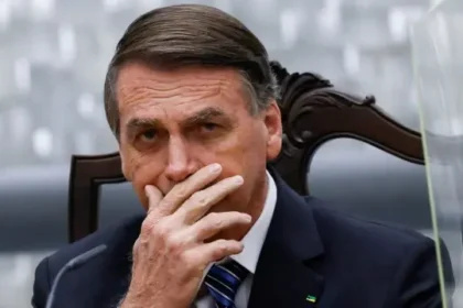 Flávio Bolsonaro evita encontro com líderes industriais e sinaliza mudança radical nas relações Brasil-China