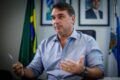 Flávio Bolsonaro em manifesto golpista nos EUA gera racha na direita com Tarcísio de Freitas
