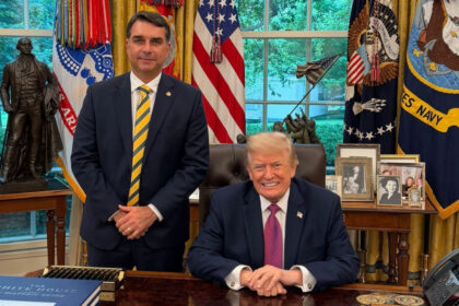 Flávio Bolsonaro nos EUA: Operação Alba comandada por Marco Rubio, revela aliado de Trump