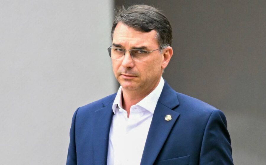 Flávio Bolsonaro discursa em evento prometendo reativar o Perse para setor de eventos e cultura