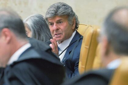 Ministro Luiz Fux do STF em sessão de julgamento sobre veto às apostas esportivas