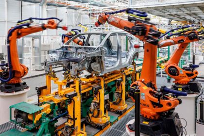 CEO da General Motors apresenta estratégia de IA para acelerar desenvolvimento de veículos e competir com BYD e Xiaomi