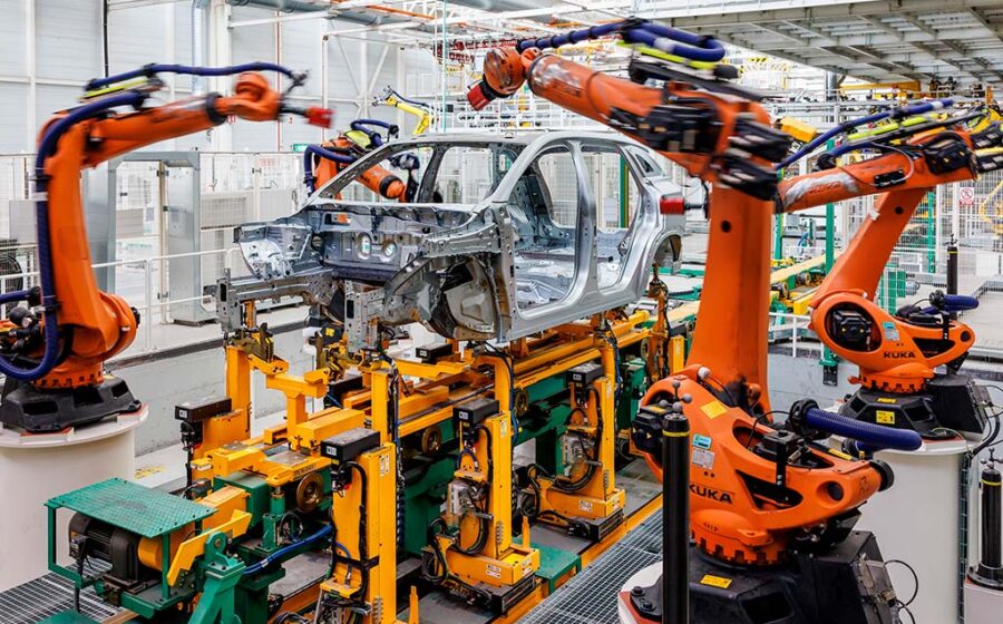 CEO da General Motors apresenta estratégia de IA para acelerar desenvolvimento de veículos e competir com BYD e Xiaomi