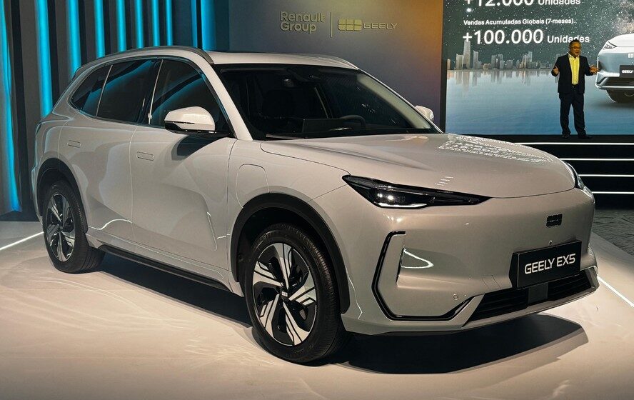 Geely EX2 elétrico em destaque no Brasil, simbolizando crescimento acelerado da marca chinesa