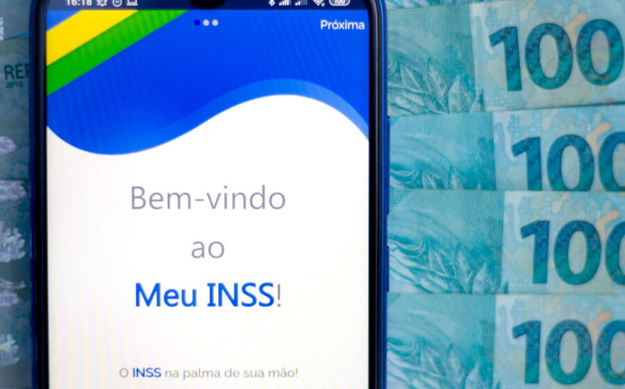 Alerta oficial do INSS sobre golpe de falso concurso com logo Gov.br e símbolos de fraude