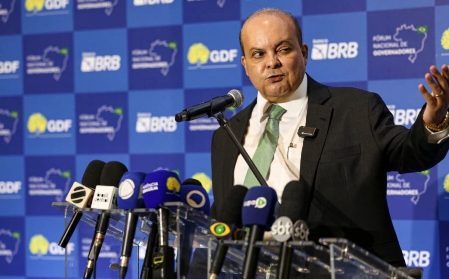 Sede do Banco de Brasília (BRB) com símbolos do Governo Federal e STF ao fundo, representando disputa judicial de R$ 6,6 bilhões