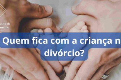 Ilustração de guarda compartilhada: pai e mãe separados com criança ao centro, balança da justiça e documento legal ao fundo