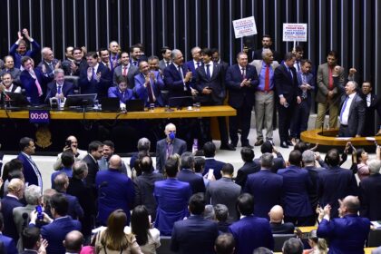 Ministro da Fazenda Dario Durigan anuncia regulamentação do Imposto Seletivo ao Congresso