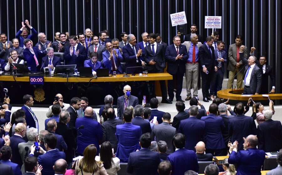 Ministro da Fazenda Dario Durigan anuncia regulamentação do Imposto Seletivo ao Congresso