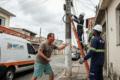 Equipes da CPFL e Vivo removem fiação de telecom na Av. Eduardo Gomes de Souza, City Ribeirão