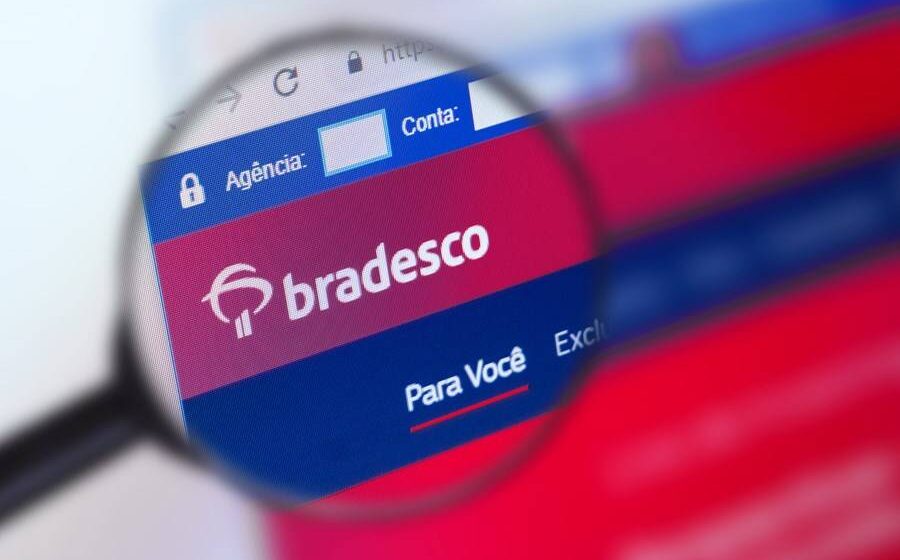 Gráfico mostra ações Bradesco subindo 4,4% e Banco do Brasil caindo 6,4% após recomendação JPMorgan