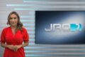 Logotipo do JRO2 da Rede Amazônica Rondônia com fundo de estúdio de telejornal
