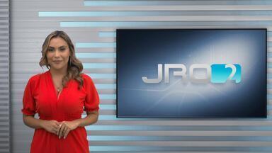 Logotipo do JRO2 da Rede Amazônica Rondônia com fundo de estúdio de telejornal
