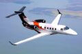 Jato executivo SyberJet SJ36 em voo, concorrente do Phenom 300E