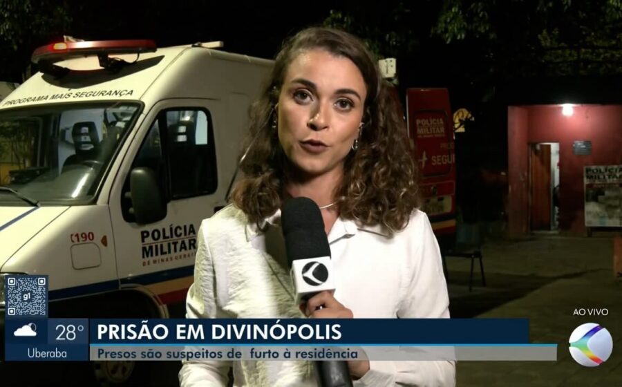 Fachada do Supermercado Zona Sul com martelo de juiz e mensagens políticas em celulares de funcionários