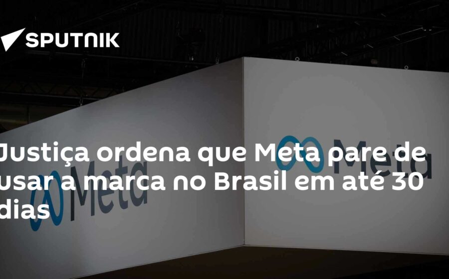 Estudantes da UFRGS e UFCSPA protestam com celulares mostrando logos do Instagram e Facebook bloqueados