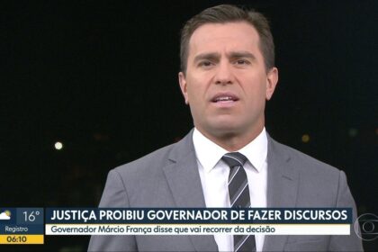 Fachada do Supermercado Zona Sul com símbolo da Justiça do Trabalho e funcionários votando