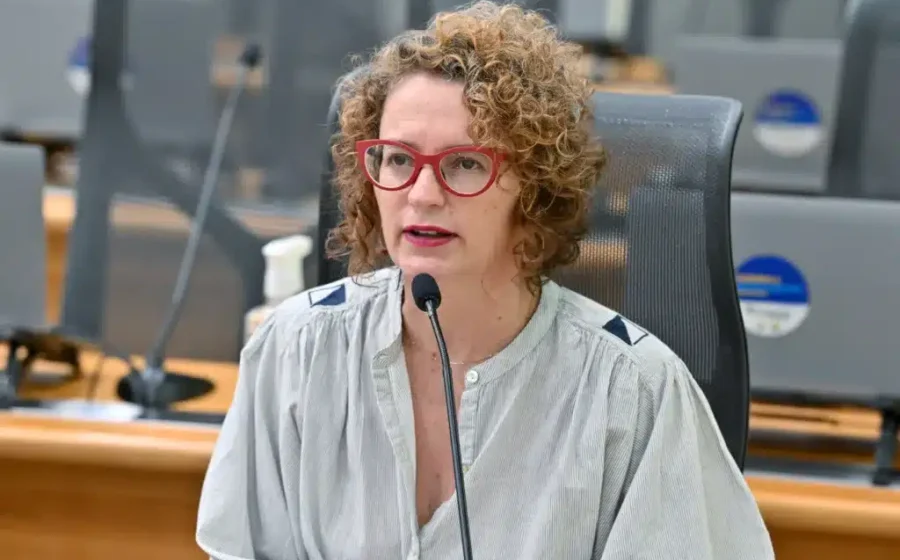 Juiz assina liminar contra deputada Índia Armelau por assédio eleitoral e demissão política