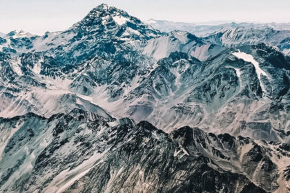 Oreste Forno, 73 anos, em sua cabana isolada nos Alpes Réticos a 2000m altitude, ex-executivo da IBM vivendo off-grid