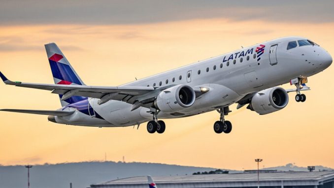 Jato Embraer E195-E2 da LATAM em São José dos Campos, primeira entrega de 24 aeronaves