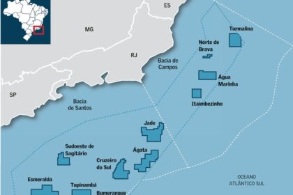 Plataforma de petróleo no pré-sal brasileiro durante leilão de partilha com 7 blocos arrematados