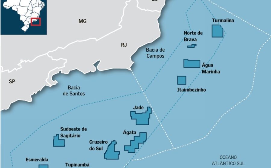 Plataforma de petróleo no pré-sal brasileiro durante leilão de partilha com 7 blocos arrematados