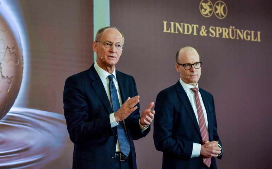 Foto de chocolates Lindt com logo da marca, ilustra crise de 25% nas ações e retorno do ex-CEO
