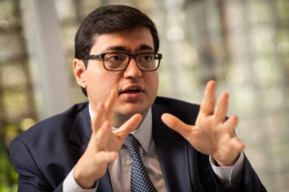 Felipe Salto, economista-chefe da Warren Investimentos, analisa condições fiscais do governo Lula para estabilizar dívida e reduzir juros