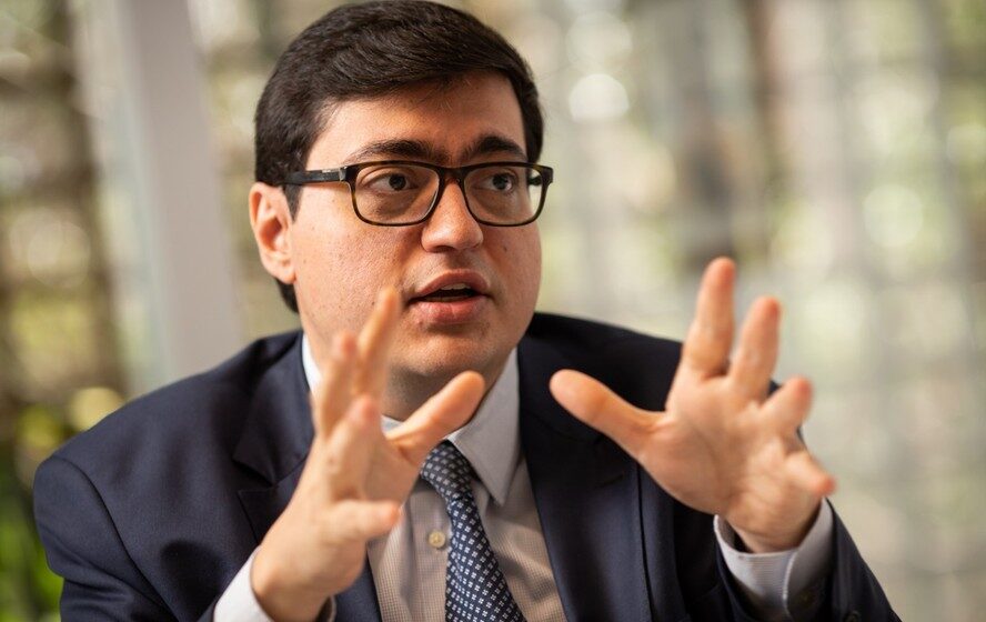 Felipe Salto, economista-chefe da Warren Investimentos, analisa condições fiscais do governo Lula para estabilizar dívida e reduzir juros