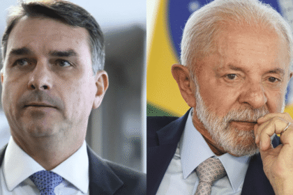 Lula em discurso com gráficos de dívida pública e taxa Selic caindo ao fundo