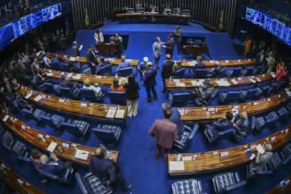 Senado Federal aprovando projeto de lei que perdoa dívidas de MEIs na Dívida Ativa da União