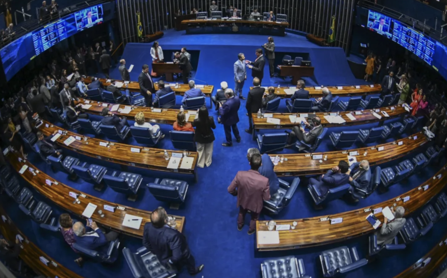 Senado Federal aprovando projeto de lei que perdoa dívidas de MEIs na Dívida Ativa da União