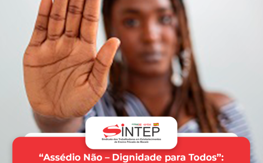 Logotipo da Azul Linhas Aéreas sobre fundo de tribunal, representando processo do MPT por assédio moral organizacional