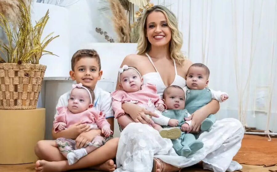 Mãe solo Kássia Freitas gerenciando quatro filhos quadrigêmeos de 2 anos em rotina matinal caótica
