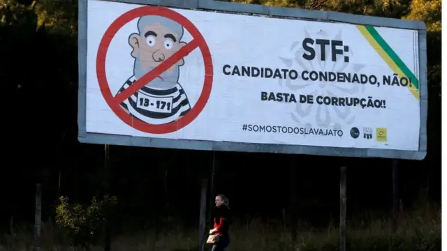 Ilustração: logotipo do WhatsApp ao lado de brasão do TSE e silhueta de Lula, simbolizando decisão da Meta sobre canal político