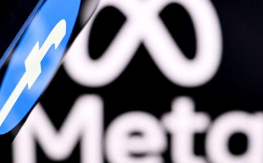 Ilustração de smartphone com logotipos do Facebook e Instagram, alerta judicial e silhueta de criança representando ação contra Meta na Austrália