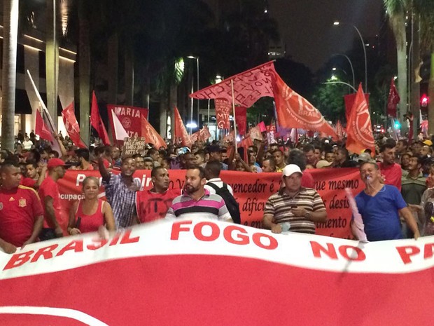 Manifestantes fecham avenida Faria Lima com faixas "Meta, não se meta" em protesto contra interferência eleitoral