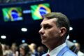 Multidão em ato pró-Flávio Bolsonaro na Praça da Liberdade, Belo Horizonte