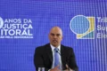 Alexandre de Moraes no TSE durante coletiva sobre horário de votação em 2022