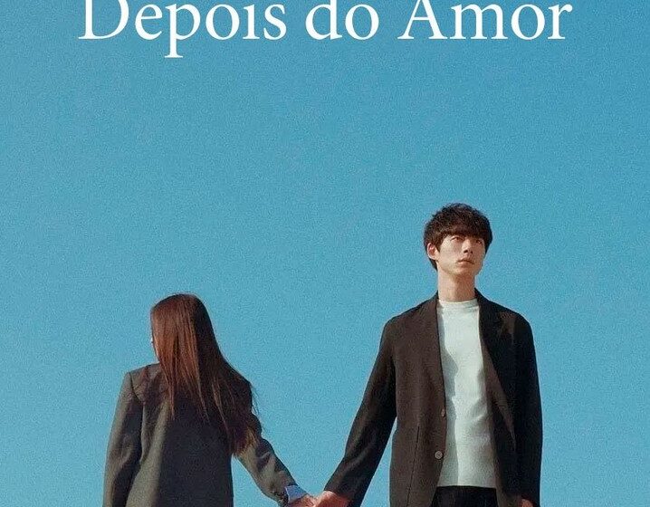 Logotipo da Netflix vermelho sobre fundo preto com silhueta de pessoas saindo de escritório