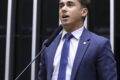 Deputado Nikolas Ferreira discursando sobre boicotes e crise espiritual em vídeo nas redes sociais