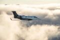 Novo jato executivo leve americano concorrente do Embraer Phenom 300 em voo