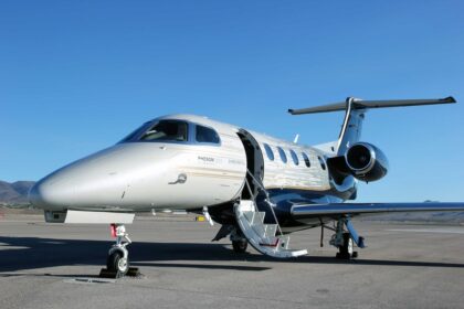 Jato executivo leve americano concorrente do Phenom 300 Embraer em voo