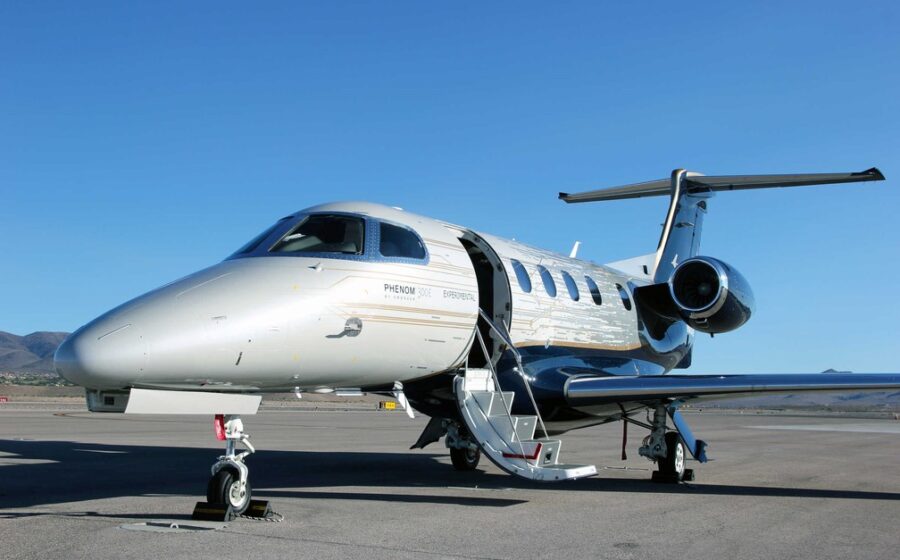 Jato executivo leve americano concorrente do Phenom 300 Embraer em voo