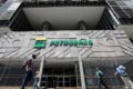 Bolsonaro e Lula em confronto visual sobre privatização da Petrobras e controle estatal