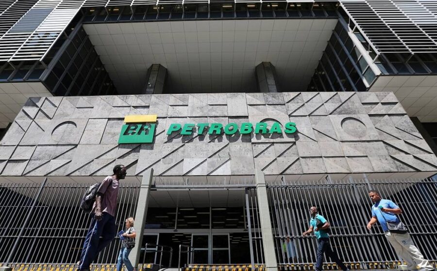 Bolsonaro e Lula em confronto visual sobre privatização da Petrobras e controle estatal